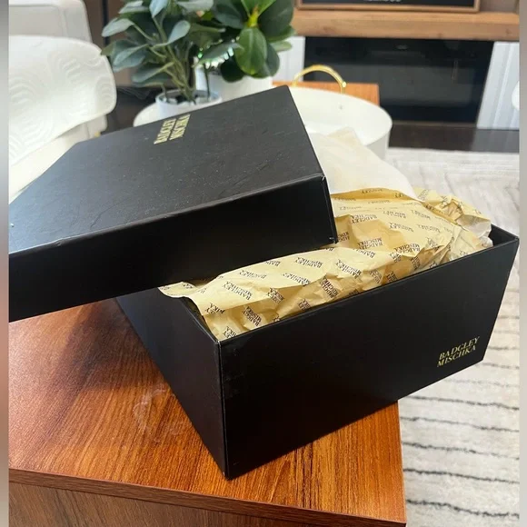 Badgley Mischka - Size 9- Like New - Nude color - Picture 4 of 4